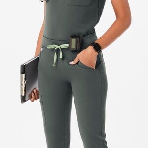 Figs - color Bonsai jogger set with top